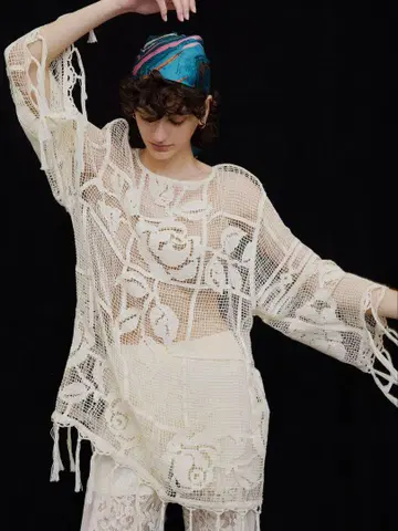 Ameri MEDI LOOSE MESH FLOWER KNIT TOPS