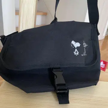 스누피 자수 블랙 메신저 백
