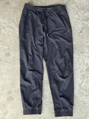 CALVIN KLEIN 나일론 블랙 스트레이트 팬츠
