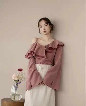 mideal 프릴 오프숄더 상의 핑크