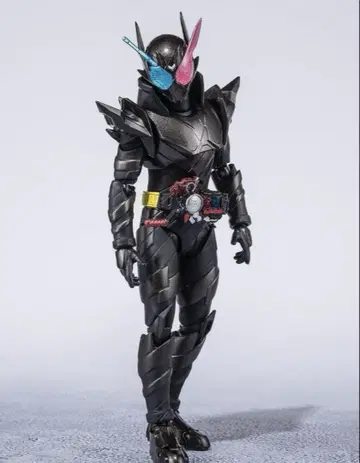 S.H.Figuarts 가면라이더 빌드 래빗 탱크 해저드 폼