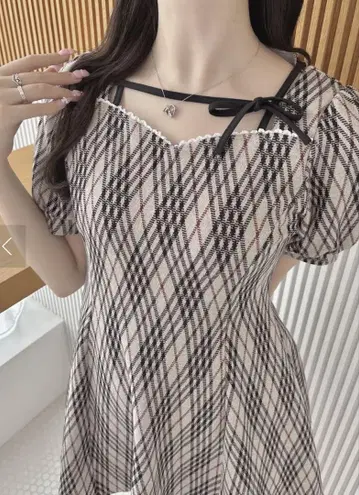 evelyn 에블린 오리지널 체크 플레어 OP 베이지