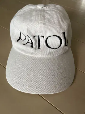 PATOU 새상품급 캡 화이트