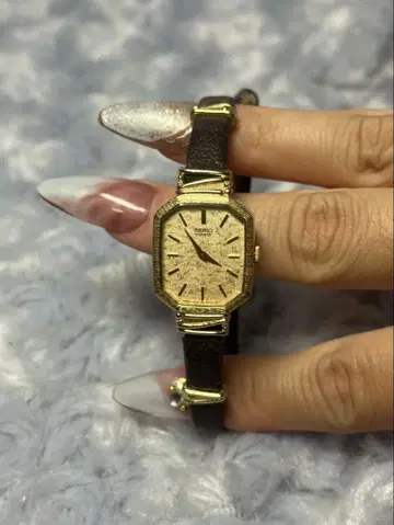 SEIKO 골드 팔각형 다이얼 가죽 밴드 손목시계