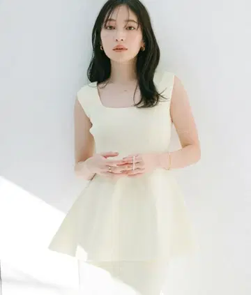 [ ur's ] 앞뒤 2way 스폰디시 스퀘어넥 페플럼 니트