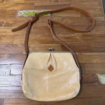 CLEDRAN 클레드란 가죽 가마구치 숄더백