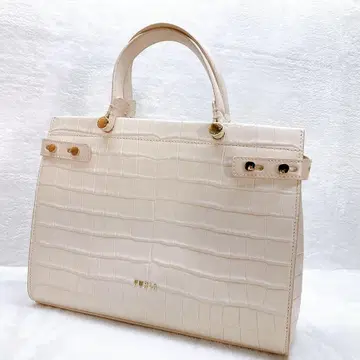 새상품급 FURLA LADY 악어 엠보싱 핸드백 가죽 베이지