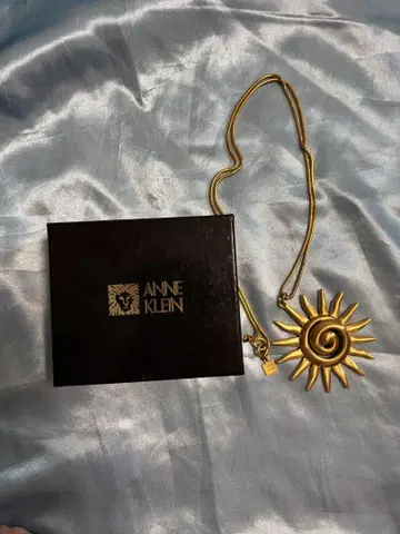 언클라인 목걸이