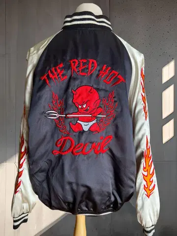 THE RED HOT DEVIL SLAPPIN 스카잔 새틴 데빌