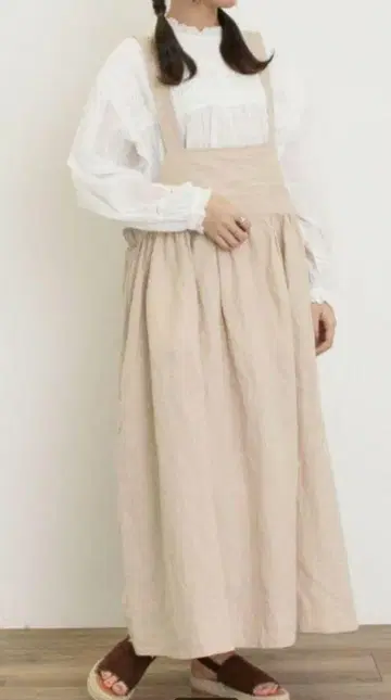 사만사 모스모스 [Cross Linen] 멜빵 스커트 베이지