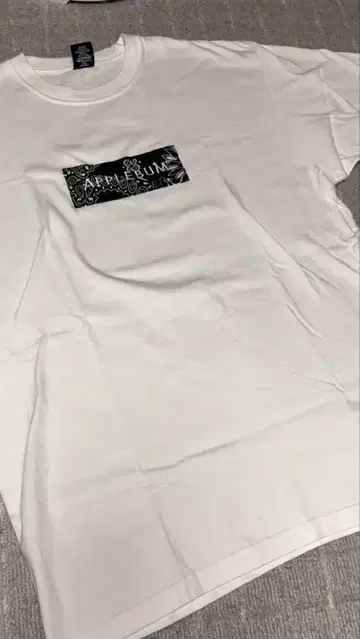 APPLEBUM 박스 실루엣 티셔츠
