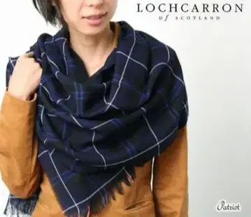 LOCHCARRON 로캐론 얇은 소재 울 스톨 패트리어트