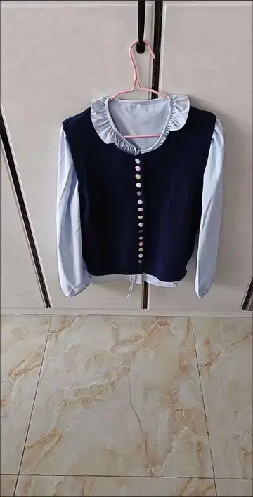 프릴 옷깃 네이비 및 라이트 블루 셔츠