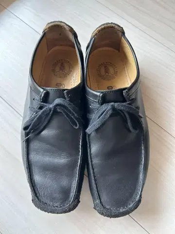 클락스 왈라비 블랙 가죽 26.5cm