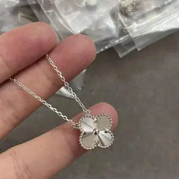 미사용 새상품 클로버 펜던트 목걸이 실버 네잎클로버