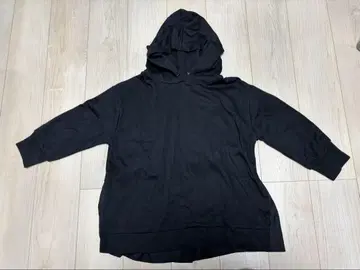 후드 부착 블랙 후드티 플레어 실루엣