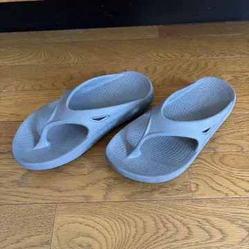 Oofos 샌들