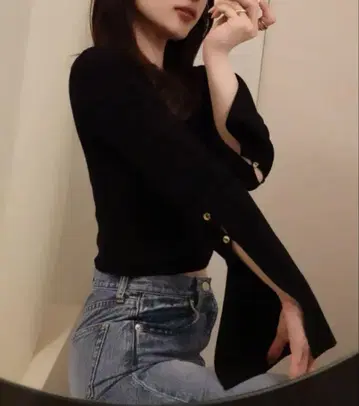 SENEE 크롭 슬릿 슬리브 니트