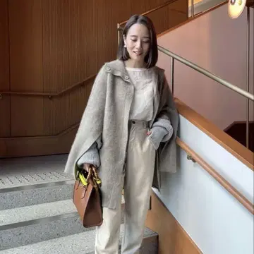 에트레토쿄 슬릿 슬리브 니트 판초