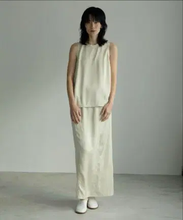 anuke 앤누크 Satin Pencil Skirt