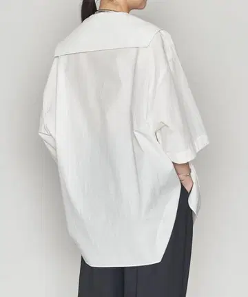 화이트 세일러 카라 오버 사이즈 셔츠