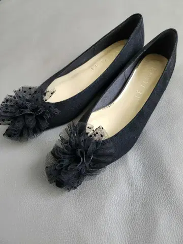 새상품 루탈론 LETALON 포인티드 프릴 플랫 23.5cm