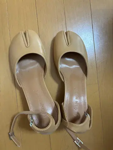 타비 펌프스 카멜 24