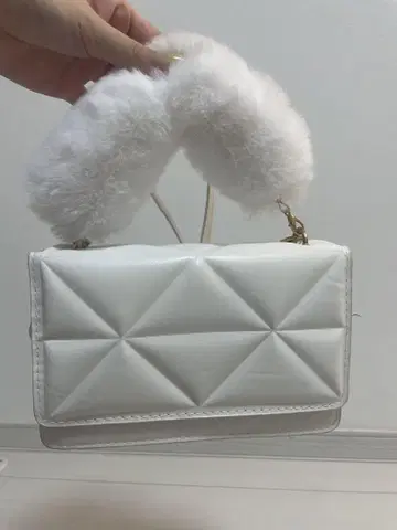 화이트 퀼팅 파티 백