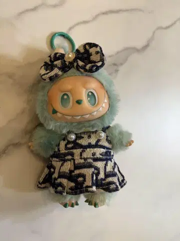 LABUBU 라부부 17cm 펄 버튼 스커트 리본 2종 세트