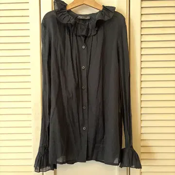 Agnes.b 프릴 블랙 긴팔 셔츠