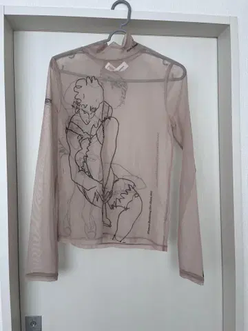 Lilly brown THE MET 시어 탑스