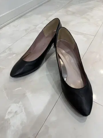 긴자 카네마츠 펌프스 23.5