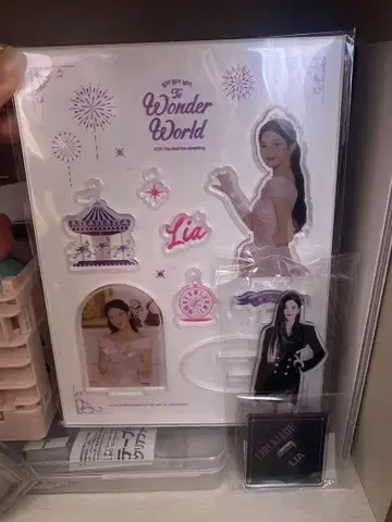 Lia Wonder World 아크릴 스탠드 세트