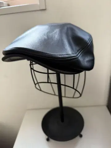 블랙 가죽 헌팅 모자