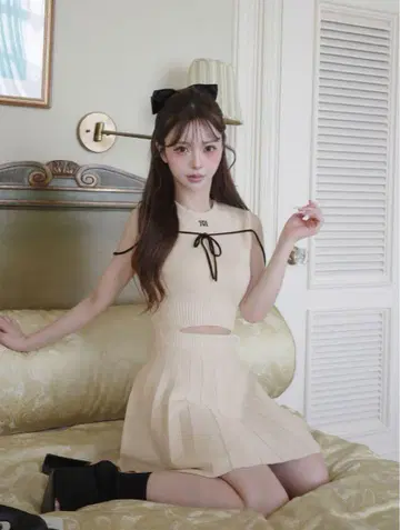 [ 다리치 ] 허리 오픈 스트링 니트 미니 원피스