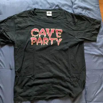 CAVE PARTY & Um bobo 티셔츠