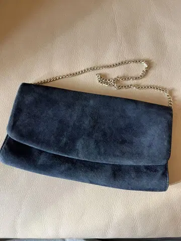 Hobbs London 네이비 스웨이드 클러치백