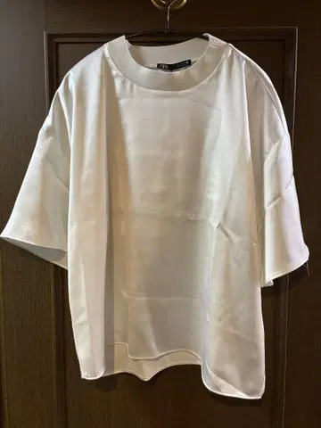 [ ZARA ] 새틴 상의 티셔츠 화이트 L 완판템