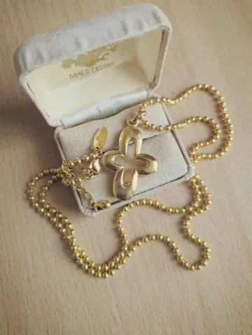 Lui Chantant 크로스 목걸이