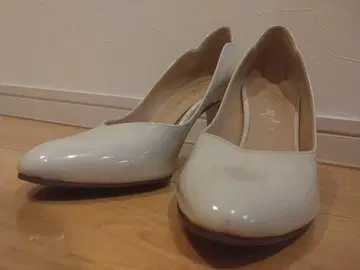 화이트 에나멜 펌프스 23cm 일본제