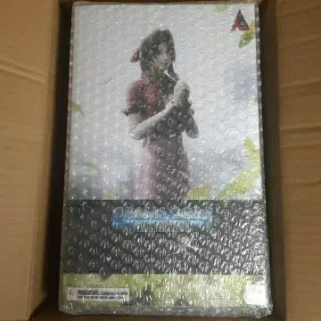 미개봉 플레이아츠 PLAY ARTS 크라이시스 코어 에어리스
