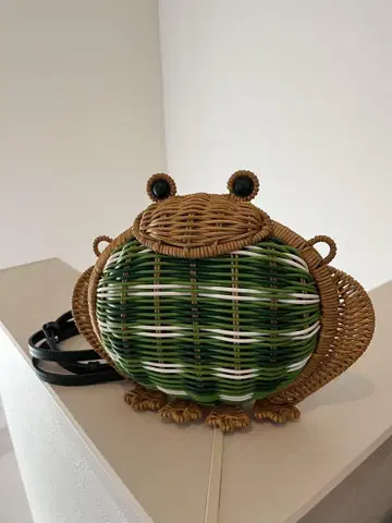 새상품 kate spade 개구리 모티브 바스켓백 숄더
