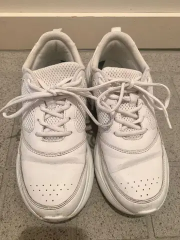 ZARA 화이트 스니커즈