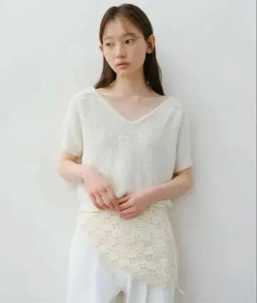 MUSINSA URAGO Boucle V-neck half knit