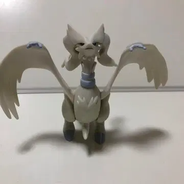 레시라무 피규어 화이트