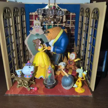 Disney 미녀와 야수 디오라마 피규어