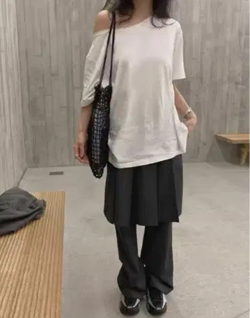 dearest 오프숄더 화이트 반팔 티셔츠