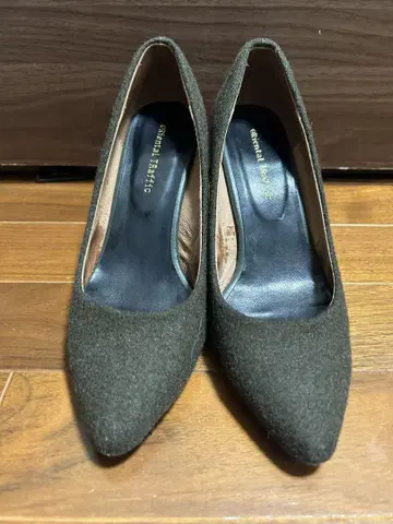 올리브 그린 7.5cm 하이힐 펌프스