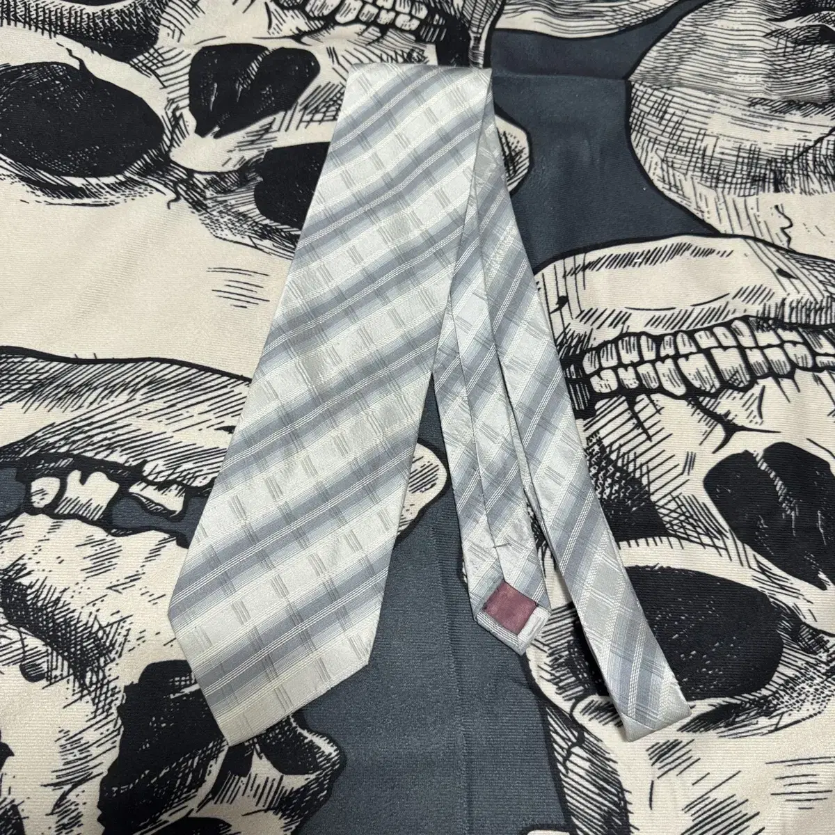 saint laurent ドット柄ナローネクタイ　サンローラン　ブラック サンローラン 25SS ストライプ シルク ジャカード ネクタイ