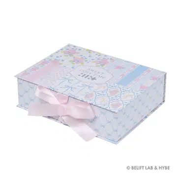 ILLIT 기프트 박스 A상 (엽서 22종 & 메모 패드 포함)